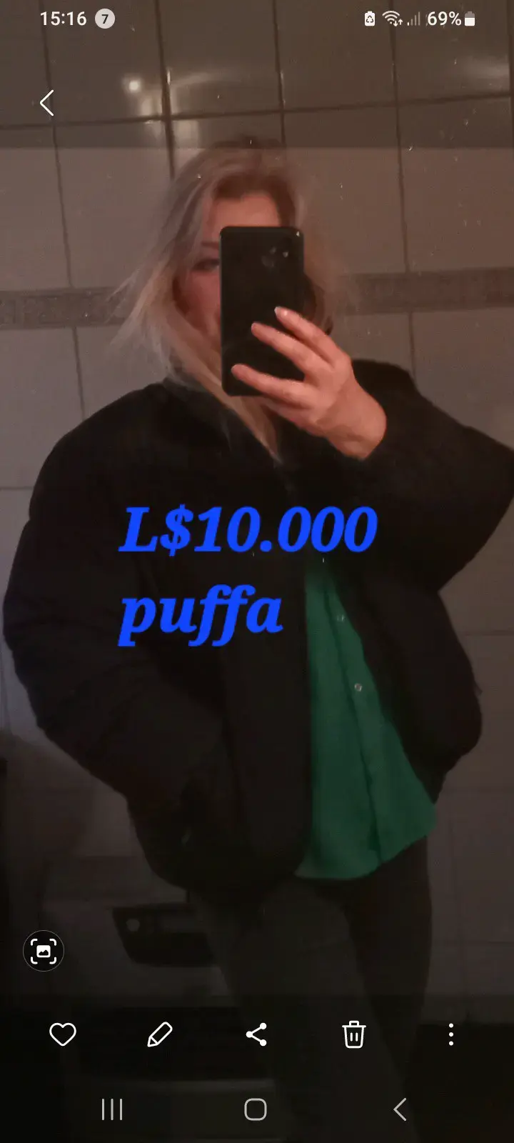 Chaqueta negra acolchada