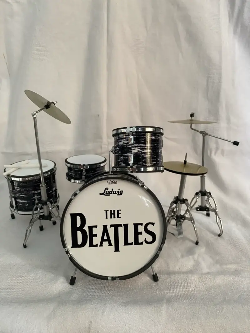 Set de instrumentos The Beatles a escala colección - 2