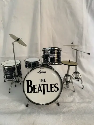 Set de instrumentos The Beatles a escala colección - miniatura 2