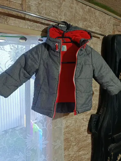Chaqueta infantil gris acolchada - miniatura 1