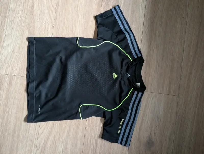 Camiseta deportiva negra Adidas