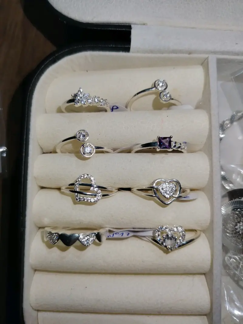 Set de anillos de plata con diamantes