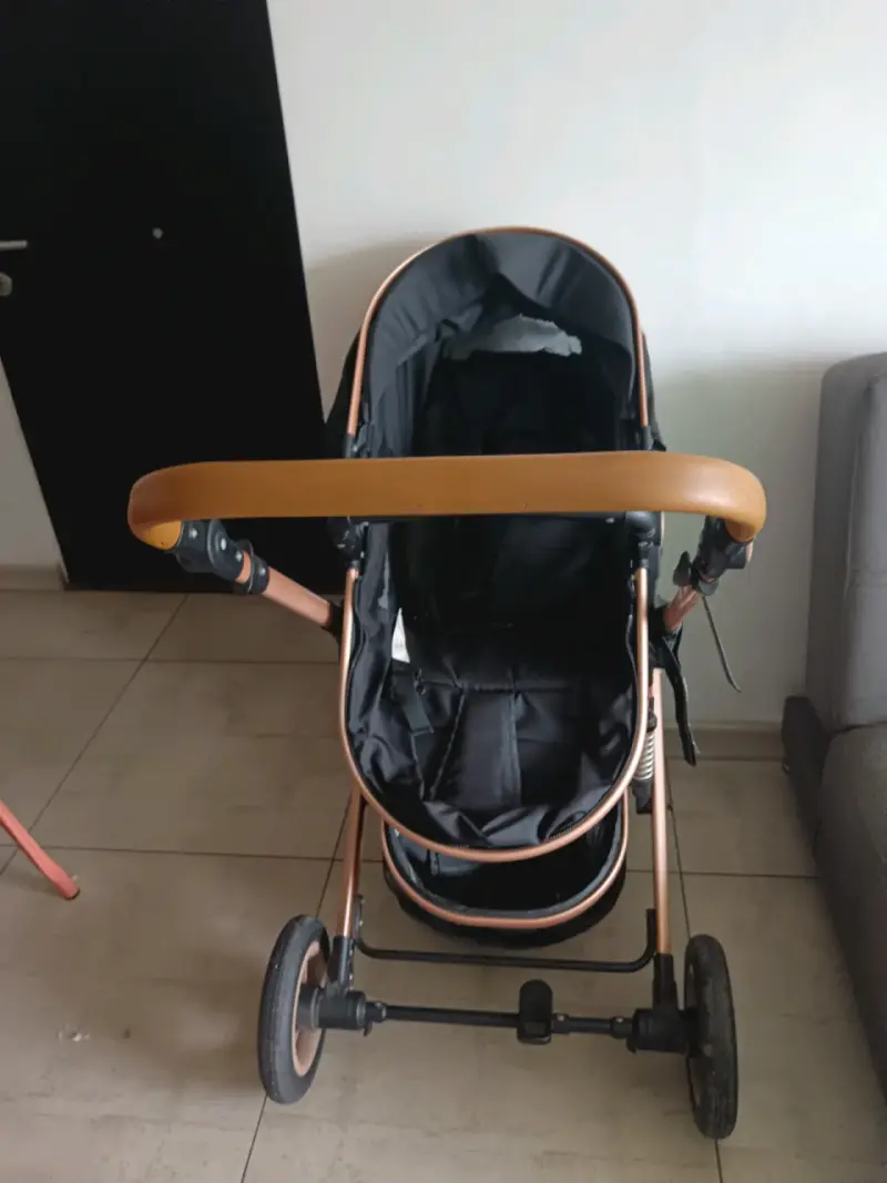 Coche de bebé negro y marrón - 3