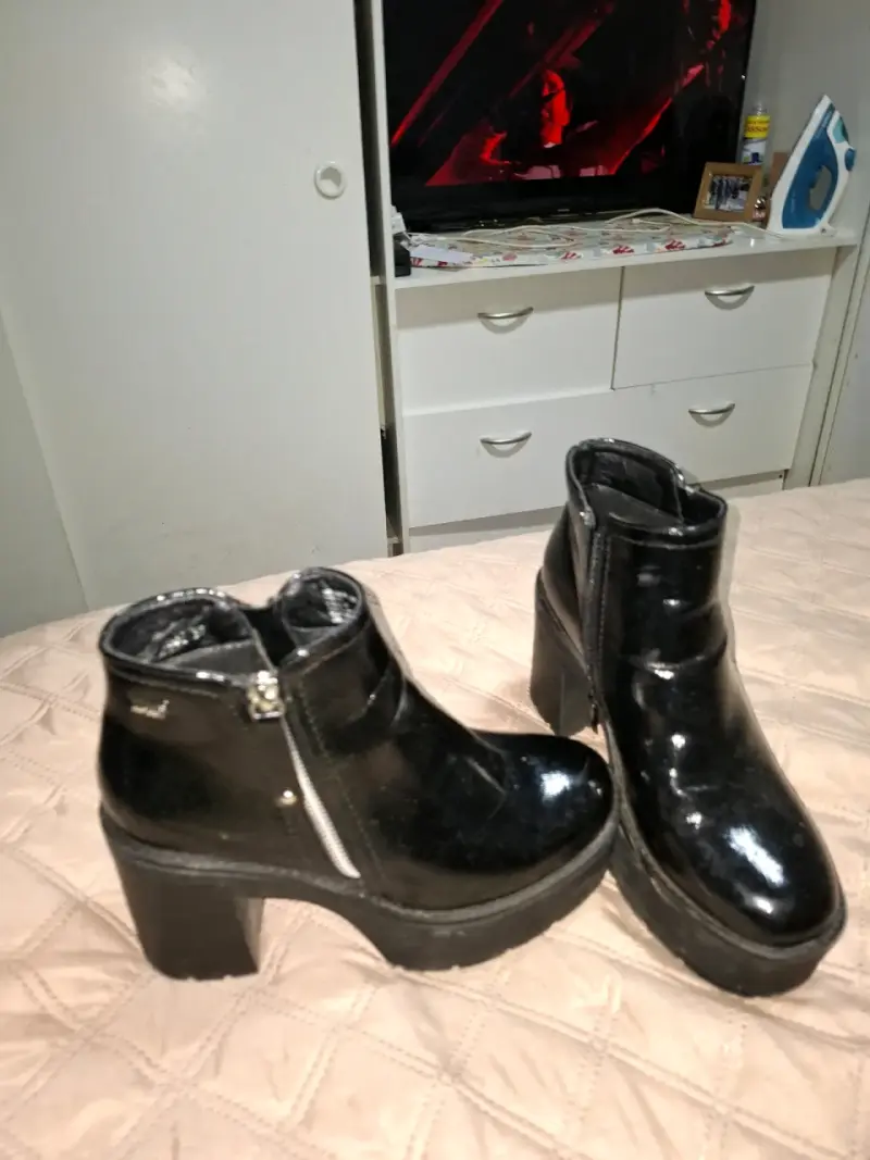 Botines de charol negros - 1