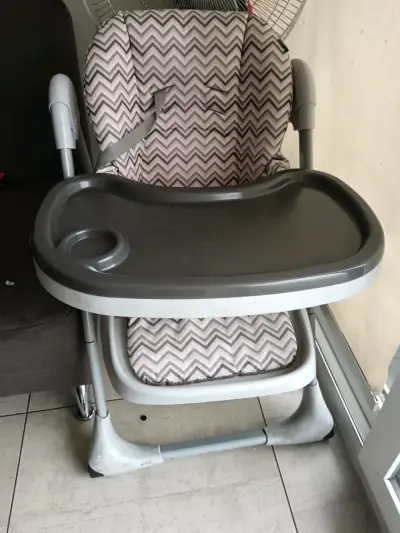 Silla de bebé con bandeja - miniatura 2