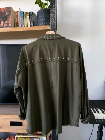 Chaqueta verde militar tachonada Zara Woman - miniatura 2