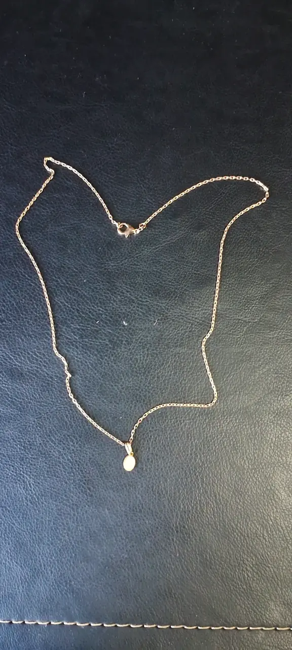 Collar dorado elegante - 1