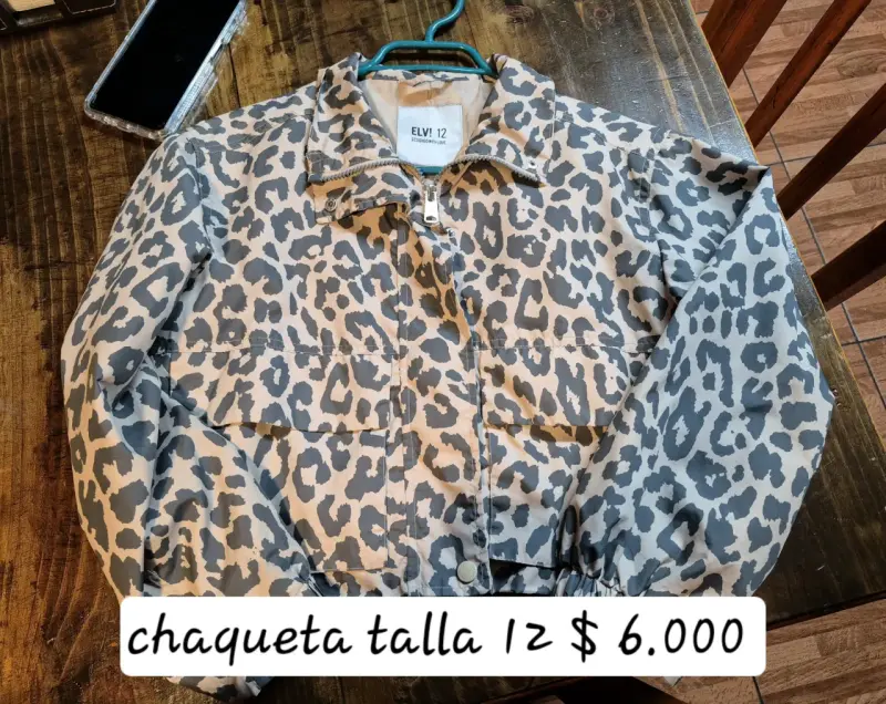 Chaqueta animal print talla 12