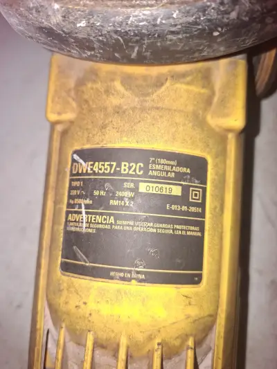Esmeril angular DEWALT usado - miniatura 2