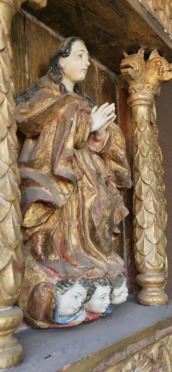 Retablo religioso con figura - 5