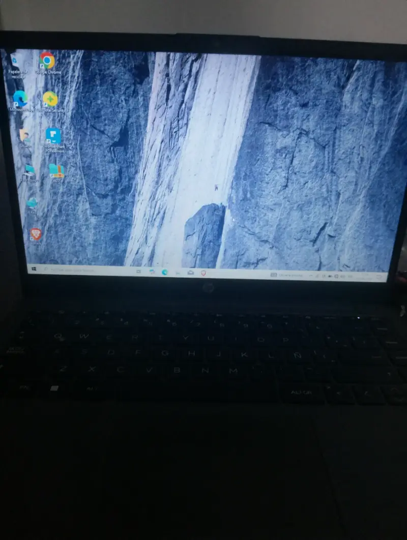 Laptop HP color negro - 4