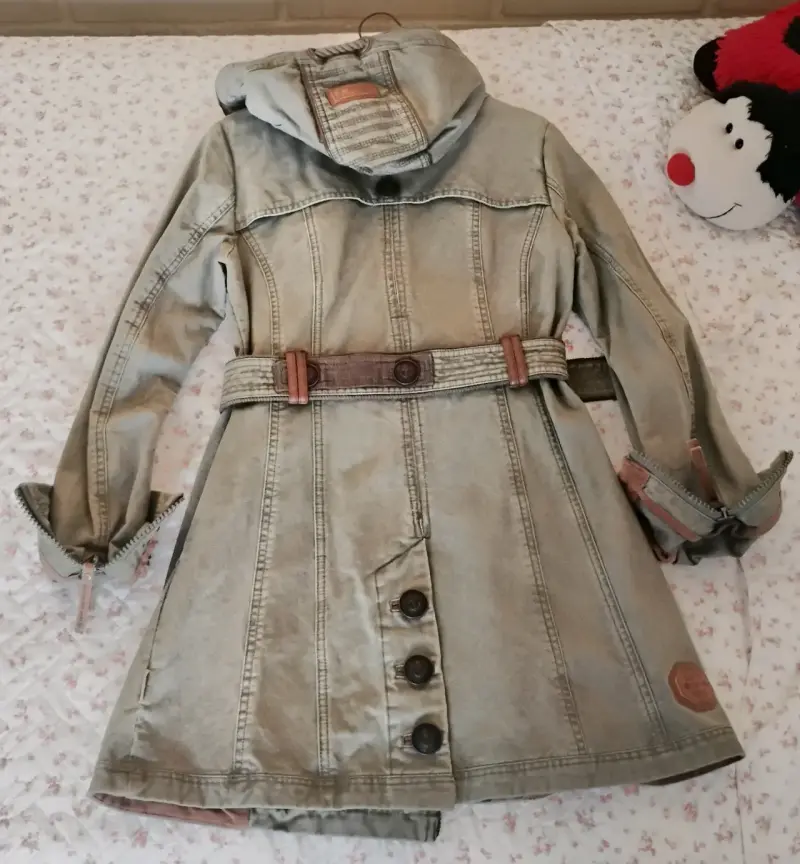Abrigo trench verde con capucha - 2