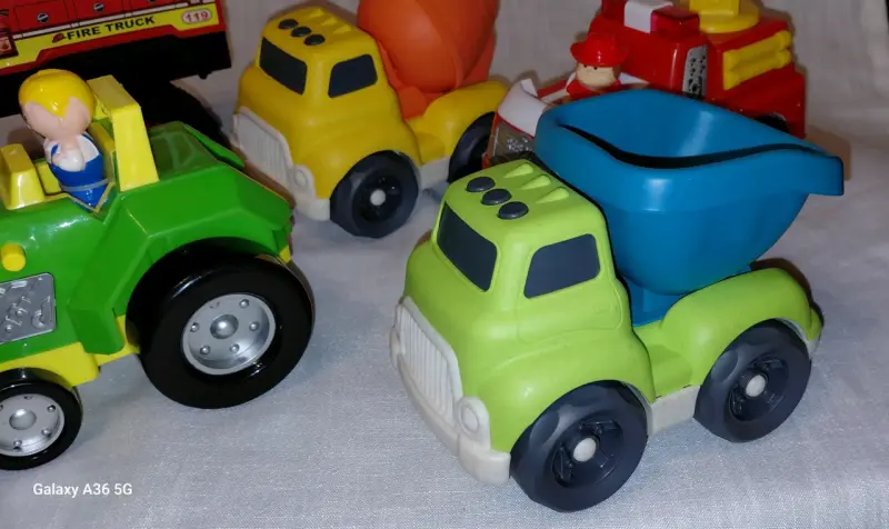 Set de vehículos de juguete infantil - 4