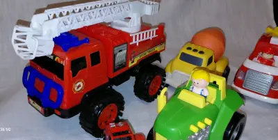 Set de vehículos de juguete infantil - miniatura 6