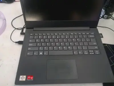 Notebook Lenovo v14 - miniatura 1