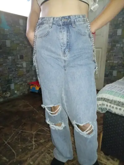 Jeans azul rasgados con cadenas - miniatura 1