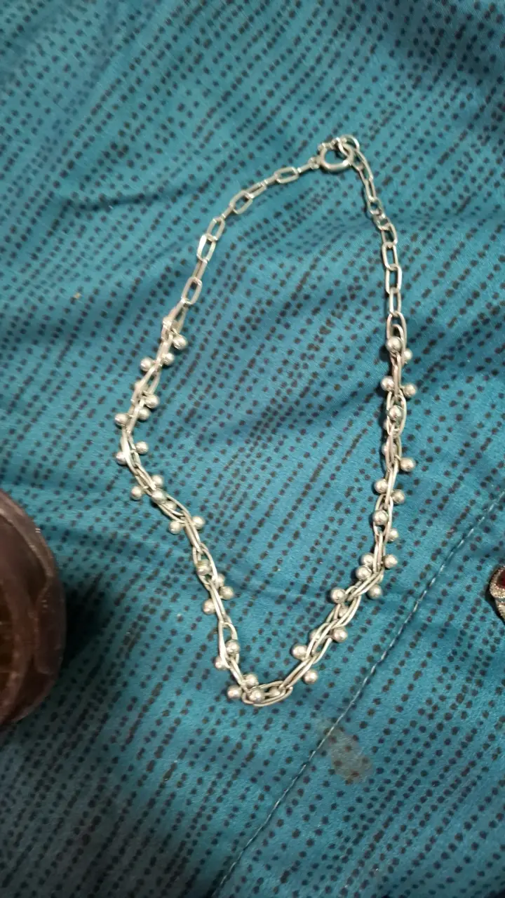 Collar de cadena plateada
