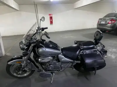 Moto Hyosung V-Twin gris - miniatura 3