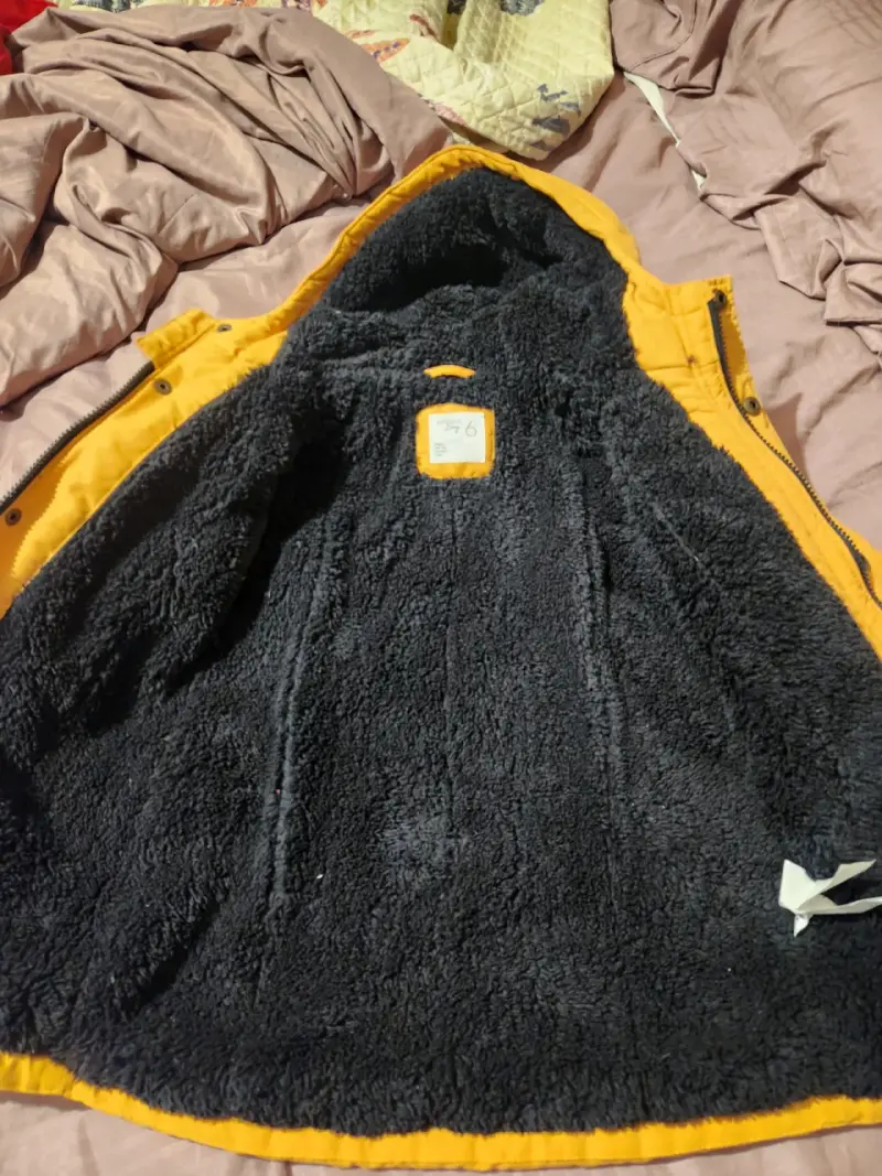 Parka amarilla con capucha - 2