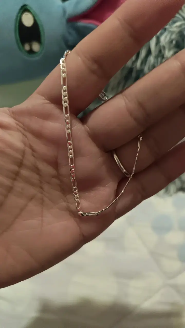 Pulsera fina y delicada