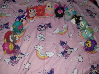 Colección de figuras Furby - miniatura 1