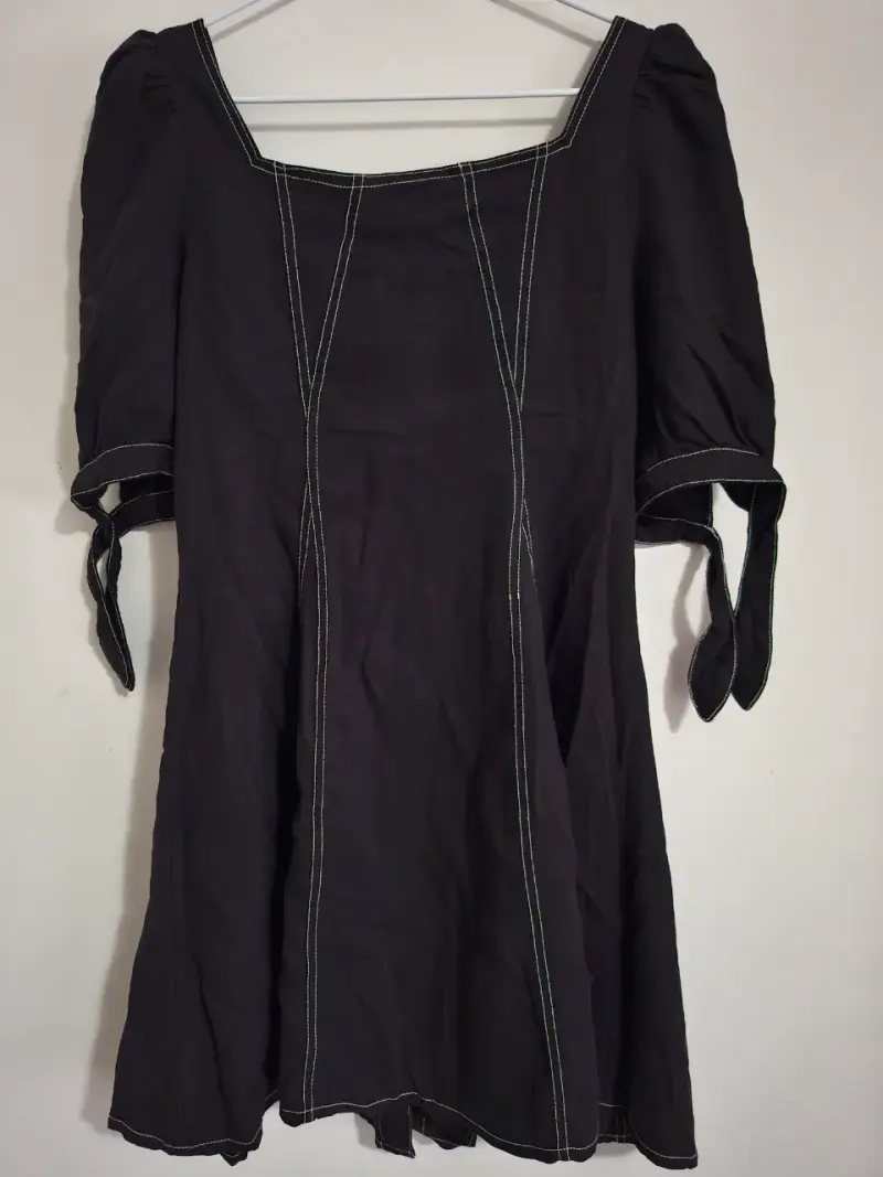 Vestido negro con botones - 3
