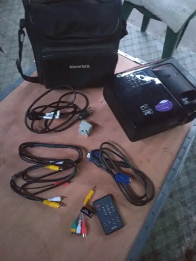 Proyector BenQ completo con accesorios - miniatura 1
