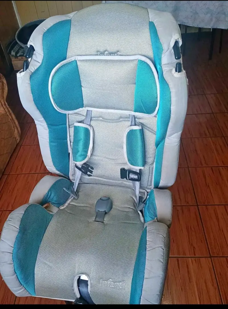 Silla de auto Infanti gris y turquesa