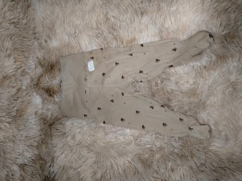 Pantalón bebé beige con estampado