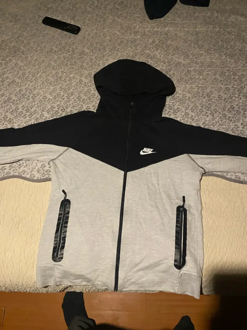 Polerón nike tesh - 2