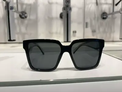 Gafas de sol Prada negras - miniatura 2