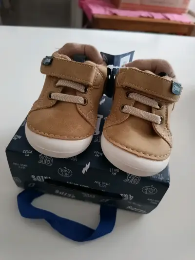 Zapatos marrones para bebé - miniatura 1