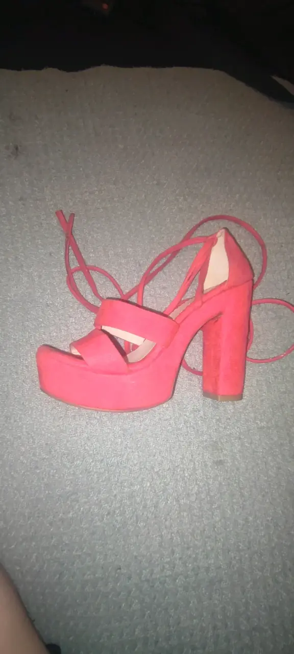 Tacones rojos con correas - 2