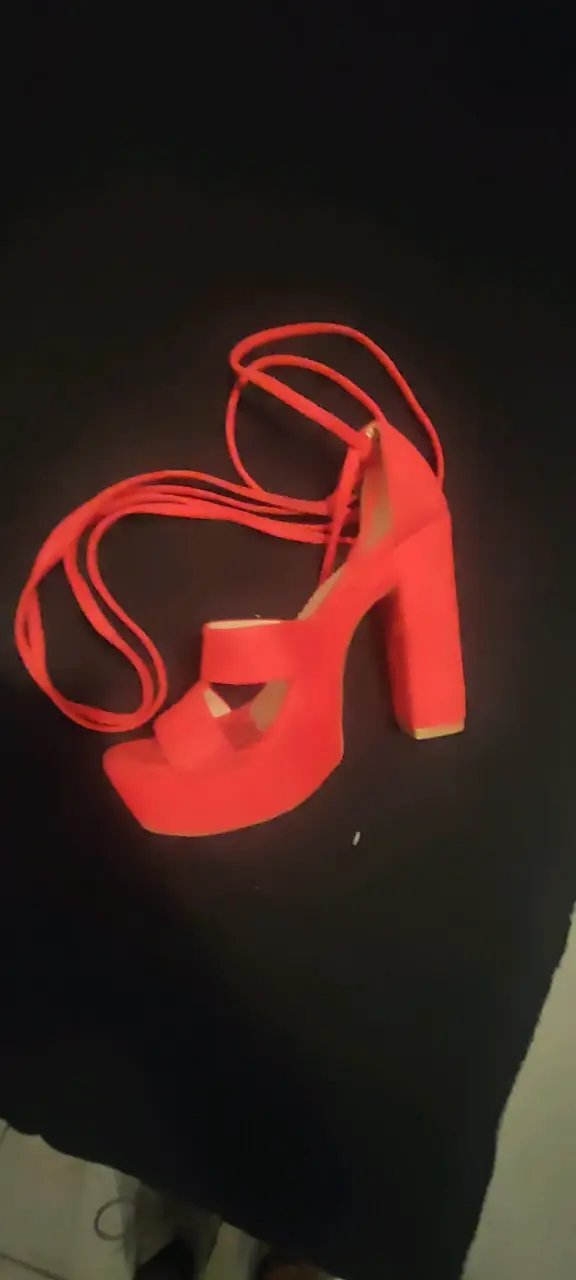 Tacones rojos con correas - 4