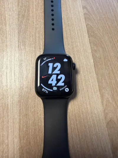 Apple Watch SE 44mm - miniatura 1