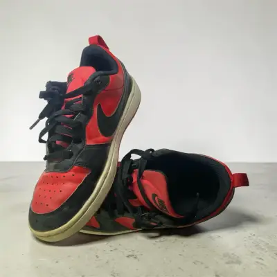 Zapatillas nike deportivas rojas y negras - miniatura 1
