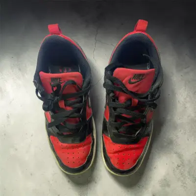 Zapatillas nike deportivas rojas y negras - miniatura 2