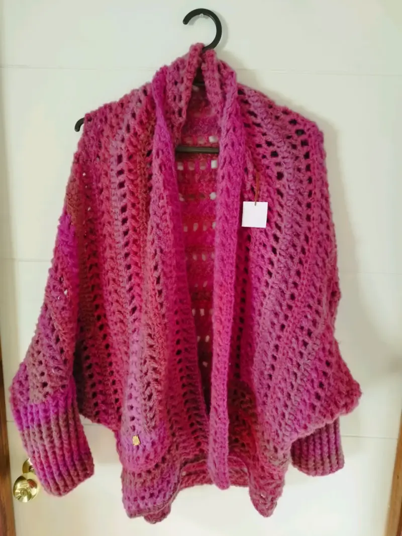 Cardigan tejido a Mano crochet