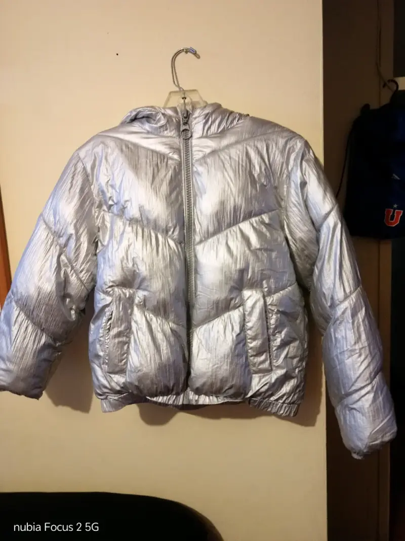 Chaqueta gris con capucha - 1