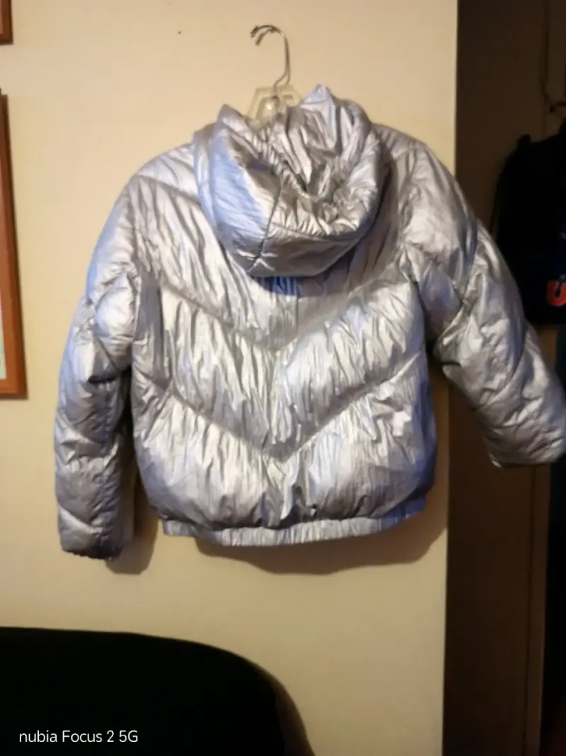 Chaqueta gris con capucha - 2