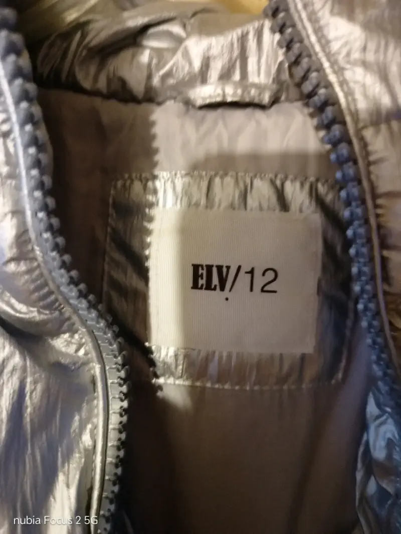 Chaqueta gris con capucha - 3