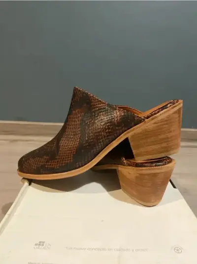 Zuecos con estampado de serpiente - miniatura 1