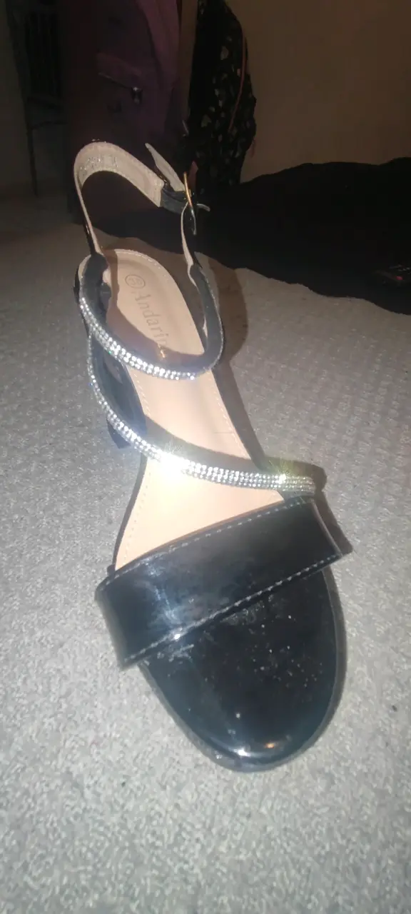Sandalias negras de tacón grueso - 2