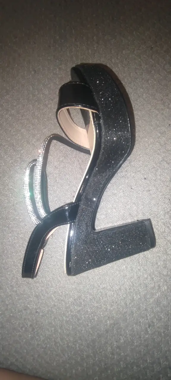 Sandalias negras de tacón grueso - 3