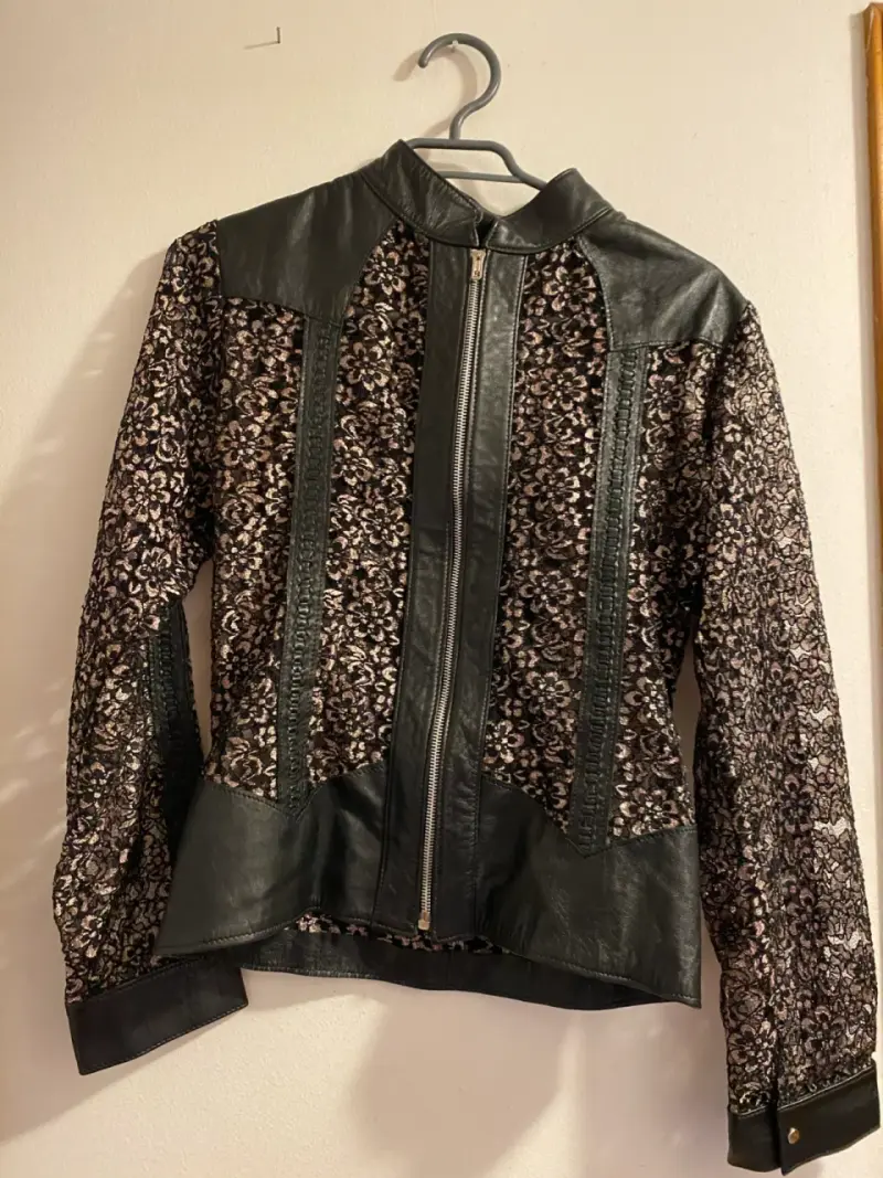 Chaqueta negra encaje con aplicaciones cuero - 2