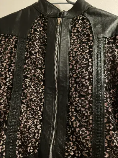 Chaqueta negra encaje con aplicaciones cuero - miniatura 3