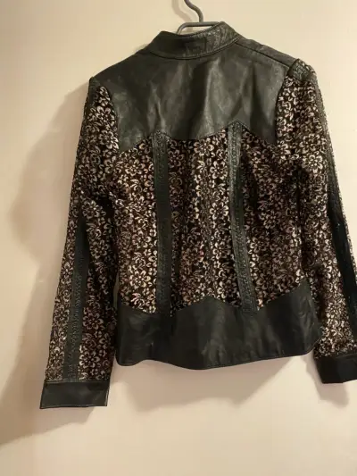 Chaqueta negra encaje con aplicaciones cuero - miniatura 4