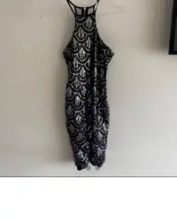 Vestido corto negro con lentejuelas - 2