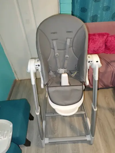 Silla alta para bebé gris - miniatura 1