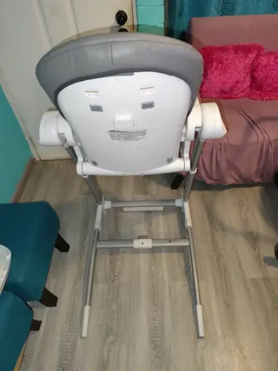 Silla alta para bebé gris - miniatura 3